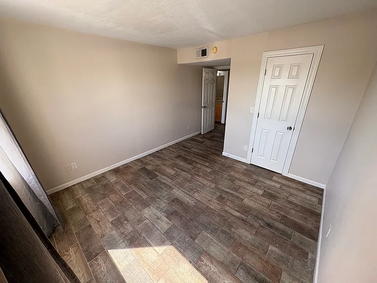 740 W Elm St #243 — Photo 15