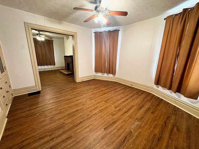 1101 Fredonia St — Photo 3