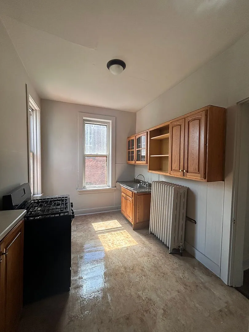 601 W Wayne St — Photo 3