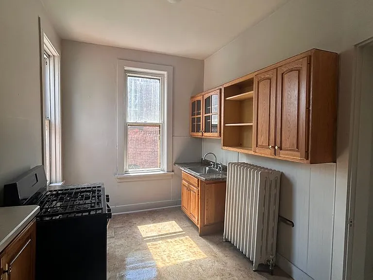 601 W Wayne St — Photo 3