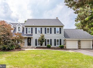 11919 Holly Spring Dr, Great Falls, VA 22066