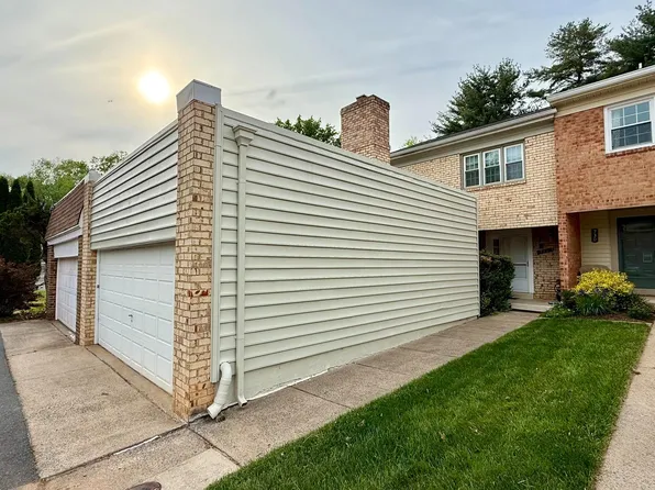 732 Hunter Ct SW, Vienna, VA 22180