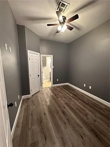 220 Surrey Dr — Photo 9