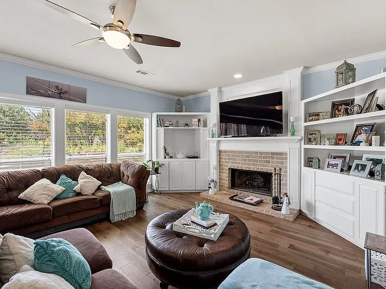 1207 Lakeway Dr — Photo 6