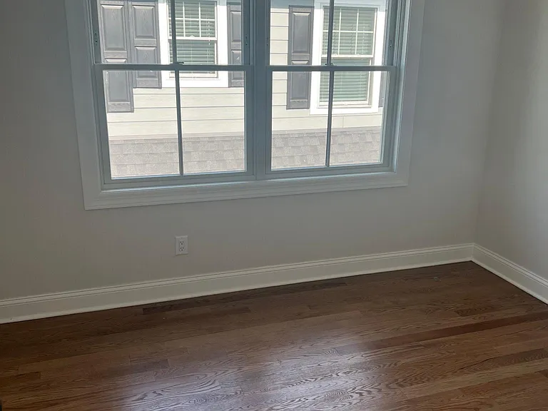 Oak St — Photo 11