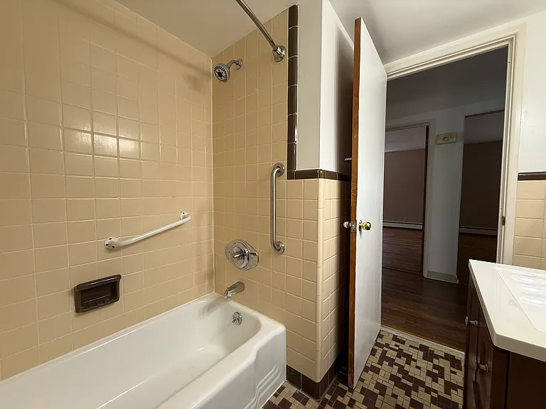4 Aldrich Ave #1 — Photo 14