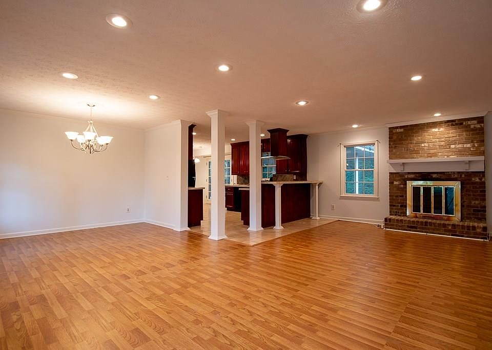 2nd image of 2182 Colonial Oak Way