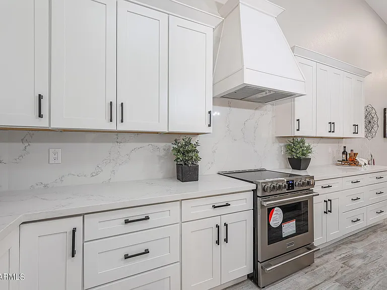 8941 E Maple Dr — Photo 33