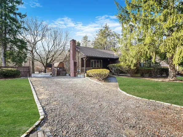 220 Old Willets Path, Smithtown, NY 11787