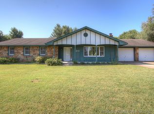212 W 38th St, Sand Springs, OK 74063