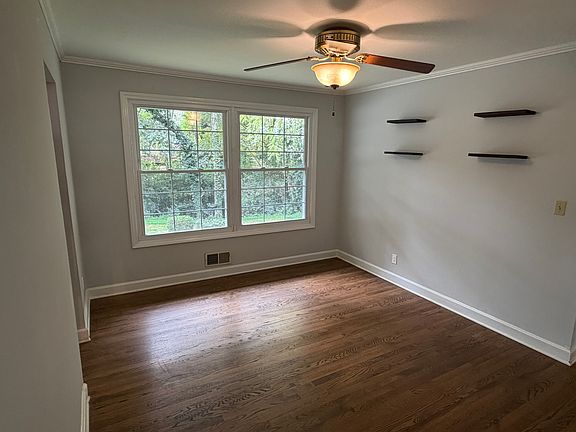 5th image of 736 Manhasset Rd