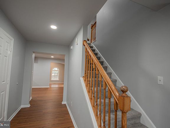 4th image of 808 Upland Dr
