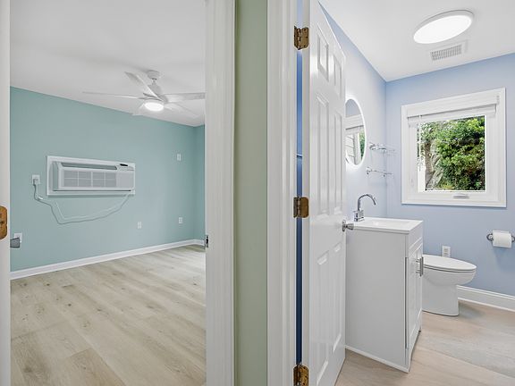 bedroom, bathroom