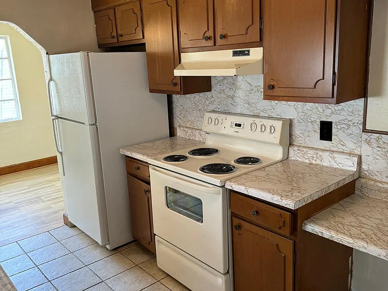 807 Potomac Ave — Photo 14