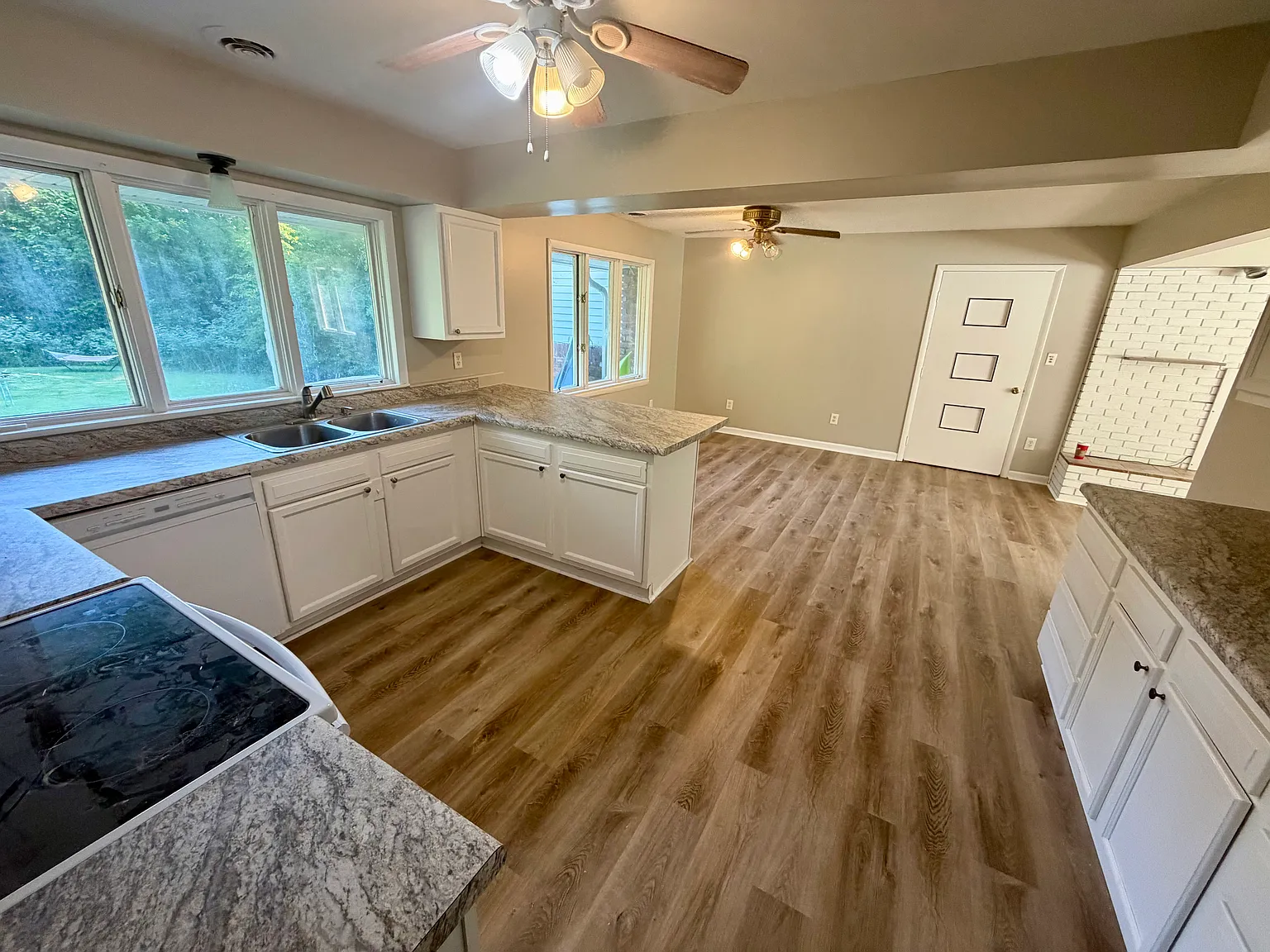 3 bed, 1500 sqft, $1,500 — Photo 2