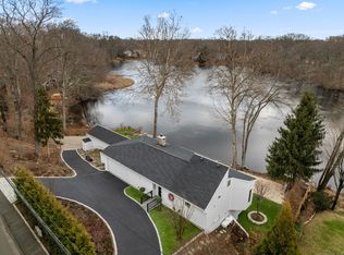6 Toilsome Ave, Norwalk, CT 06851