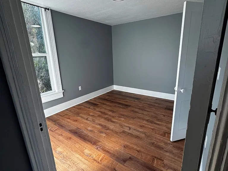 591 Commercial St — Photo 7