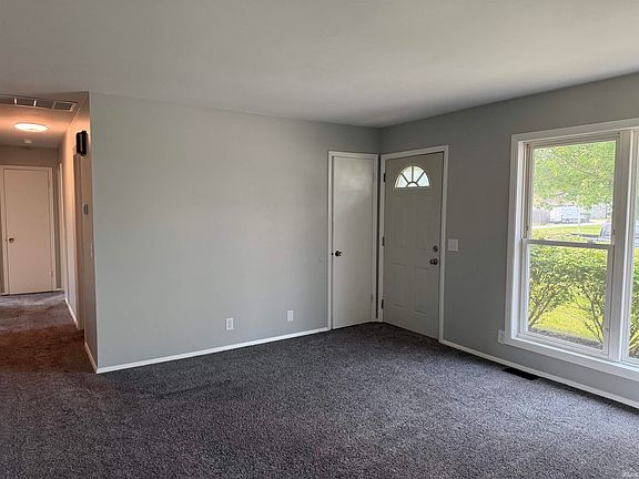 5th image of 505 E High St