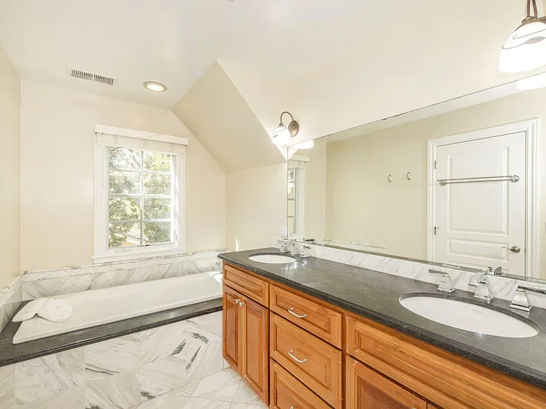 Master bathroom dual sinks and tub