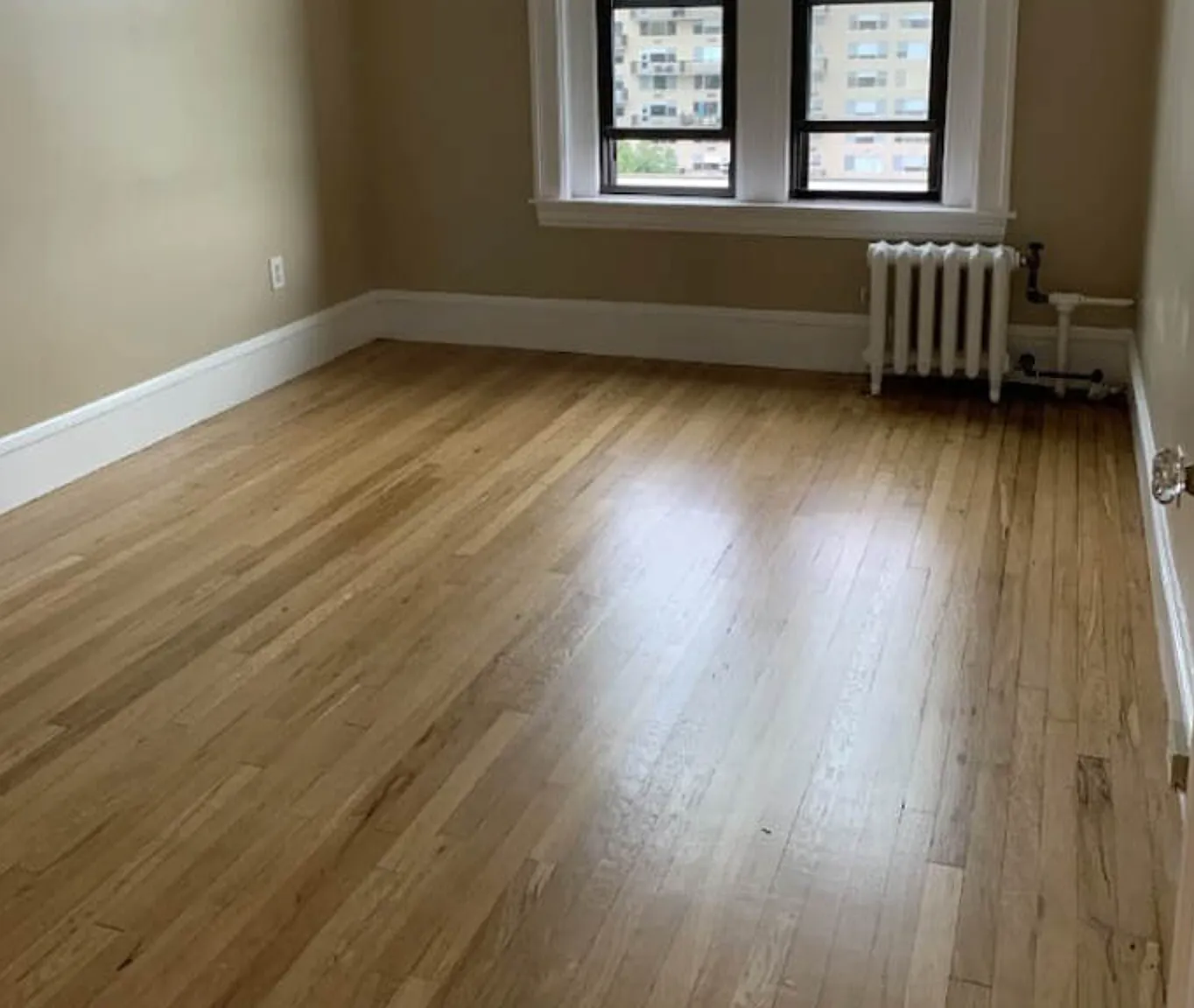 3 bed, 1.0 bath, $5,519 — Photo 3