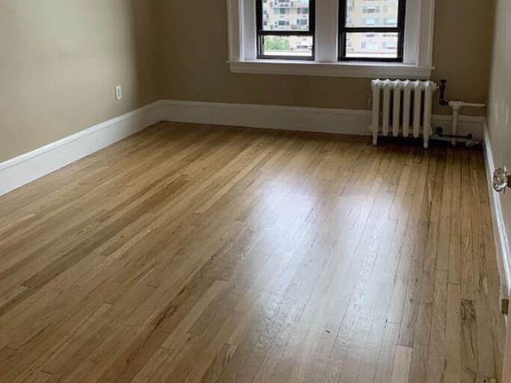 3rd image of 448 Park Dr APT 19