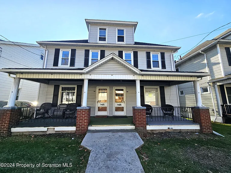 2122 N Main Ave — Photo 1