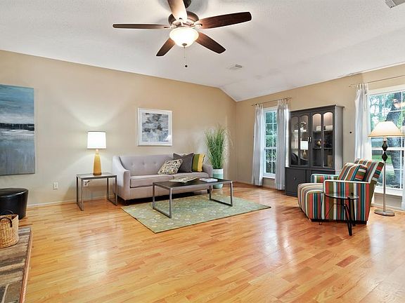 Imagine all the memories you and your family will build in this light and bright Den. There is plenty of space for large family gatherings, holiday events and watching the big game with neighbors and friends.