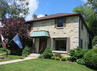 8524 Ravenswood Cir, Wauwatosa, WI 53226