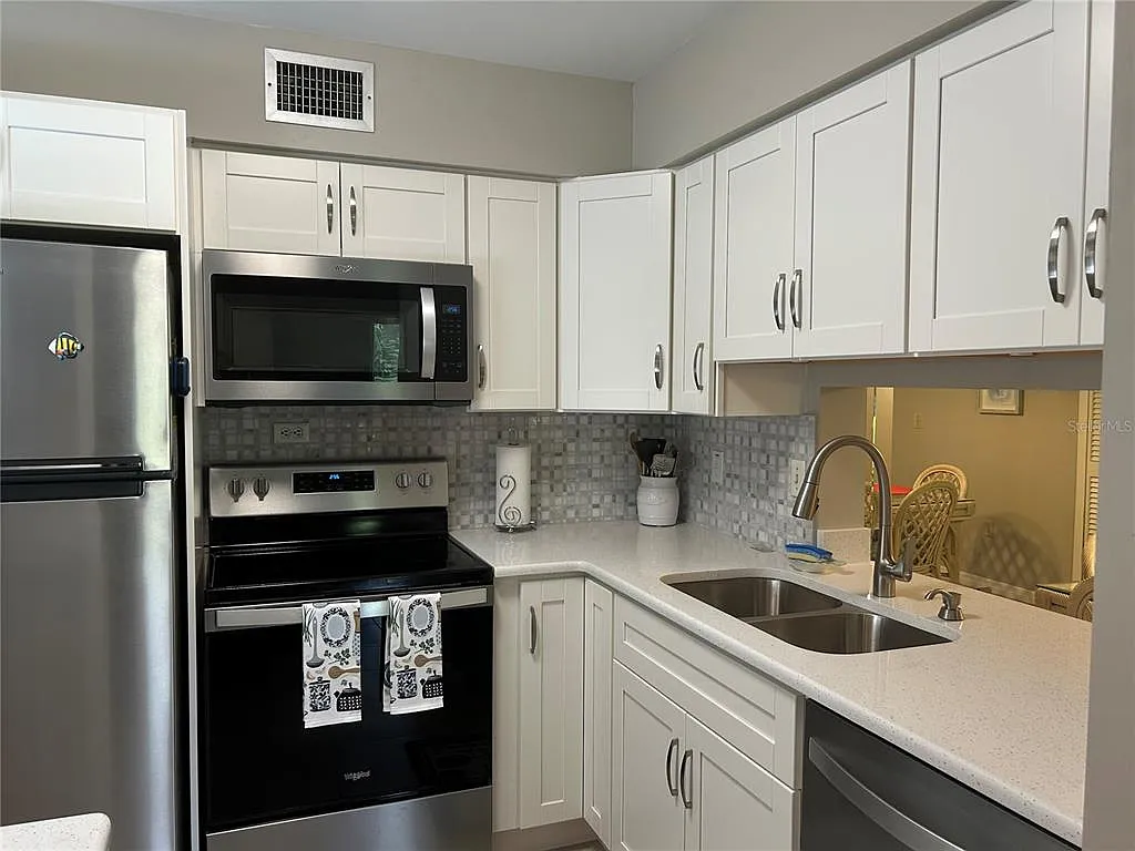 2 bed, 2.0 bath, 1068 sqft, $1,950 — Photo 3