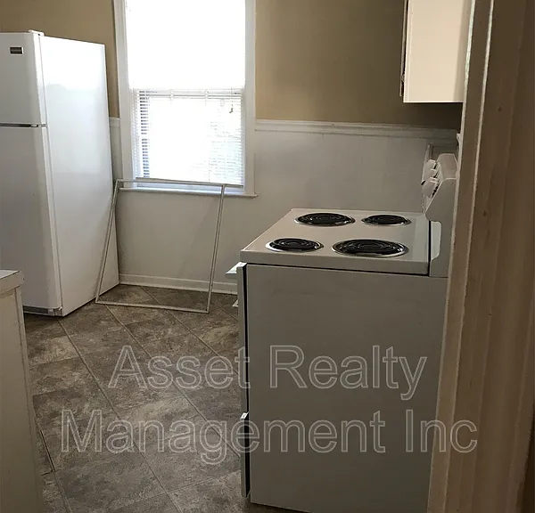 2315 Greenfield Ln — Photo 8