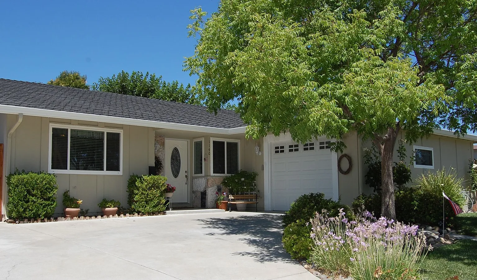 1140 Hibiscus Way photo 1