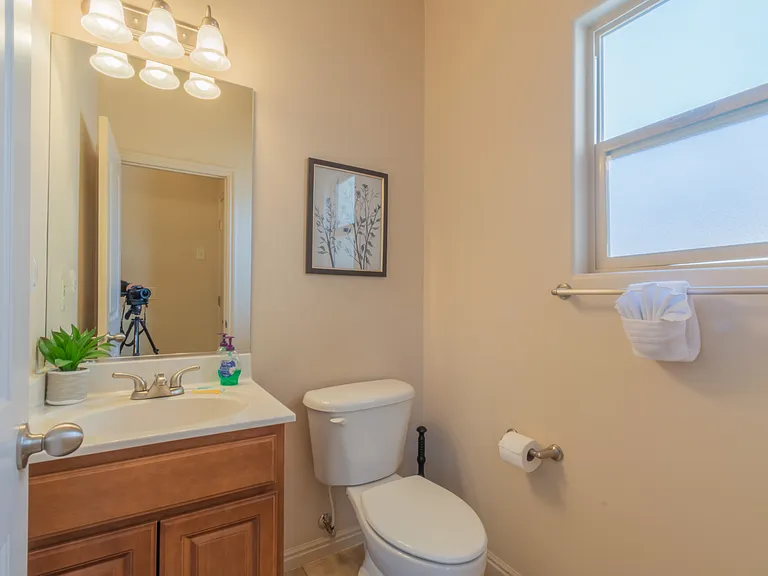 381 N Windsor Dr — Photo 6