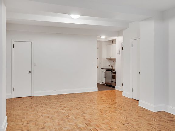 3rd image of 307 E 44th St APT 321