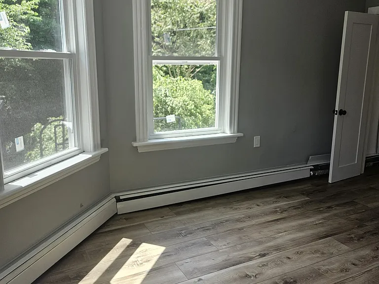 14 Hillside St — Photo 9