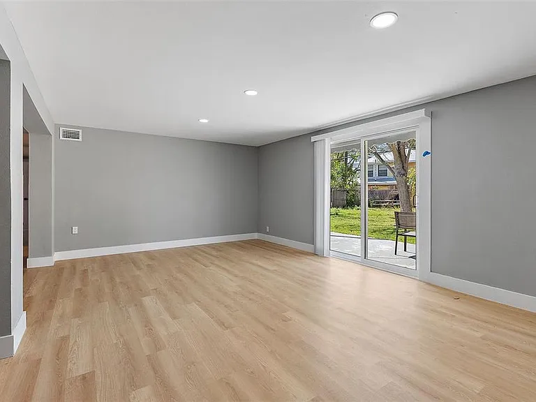 3926 Helena St NE — Photo 27