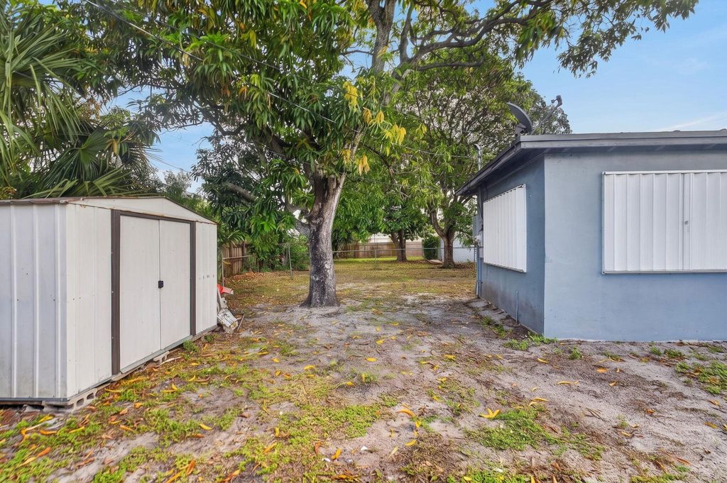 741 NW 17th Court, photo 8