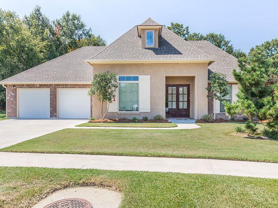 1st image of 207 Belle Maison Dr
