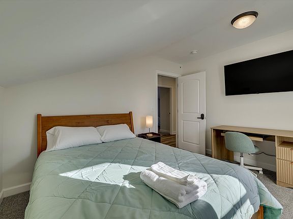 Bed, tv and desk