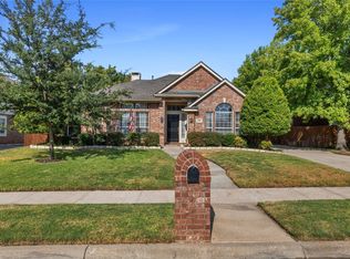 8409 Grand View Dr, Fort Worth, TX 76182