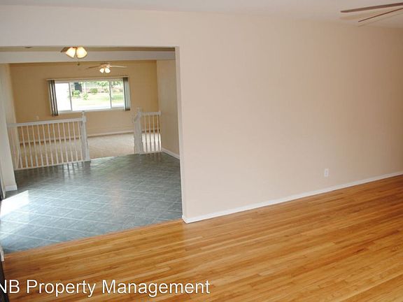 4th image of 703 Belle Ln