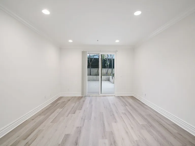 2306 Fox Hills Dr — Photo 22