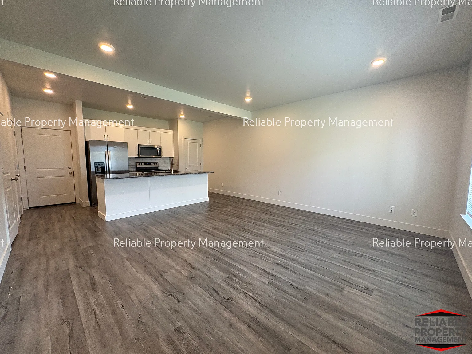3 bed, 2.5 bath, 1460 sqft, $1,650 — Photo 2
