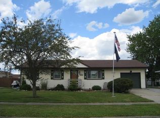 832 Apache Ln, Lowell, IN 46356