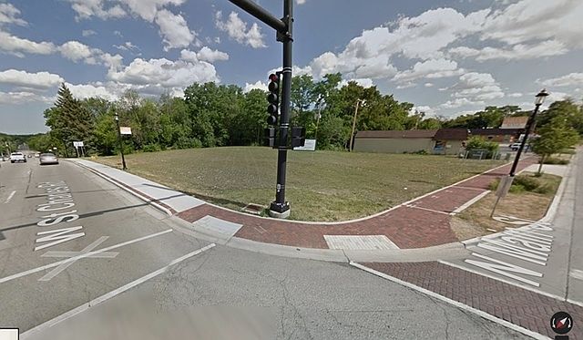 1st image of 825 N Main St