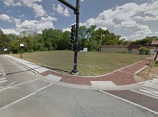 825 N Main St, Glen Ellyn, IL 60137