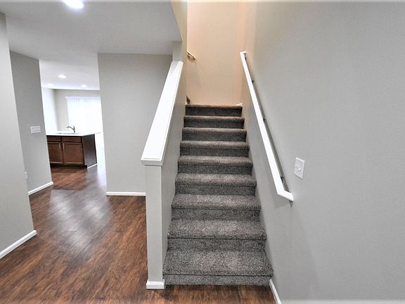 3rd image of 5438 Discovery St E