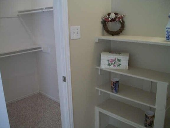 4th image of 3824 Scarsdale Ln