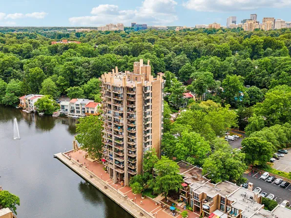 11400 Washington Plz W APT 701, Reston, VA 20190