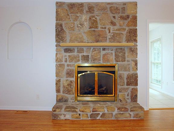 5th image of 40 Prestwick Cir