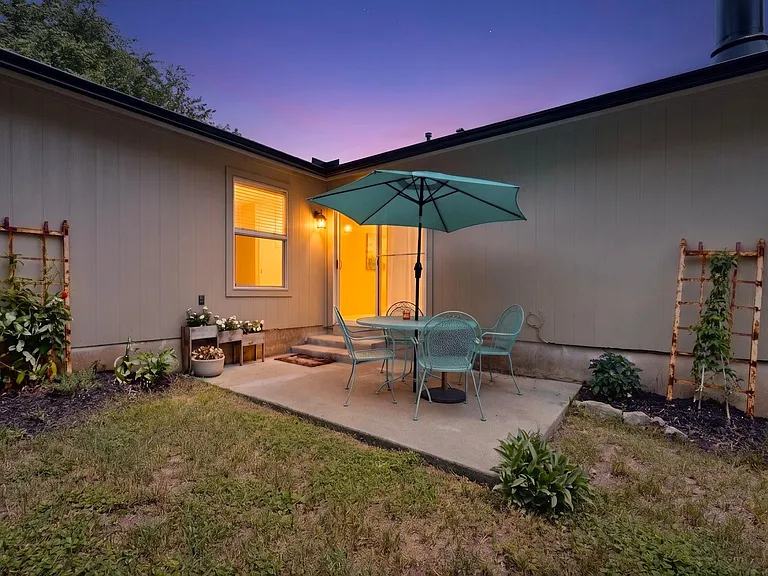 3403 Burliegh Cv — Photo 19